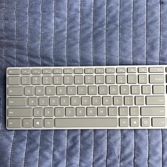 Microsoft Surface Keyboard - Wireless - Bluetooth - English (US) Smartphone - Picture 1 of 9